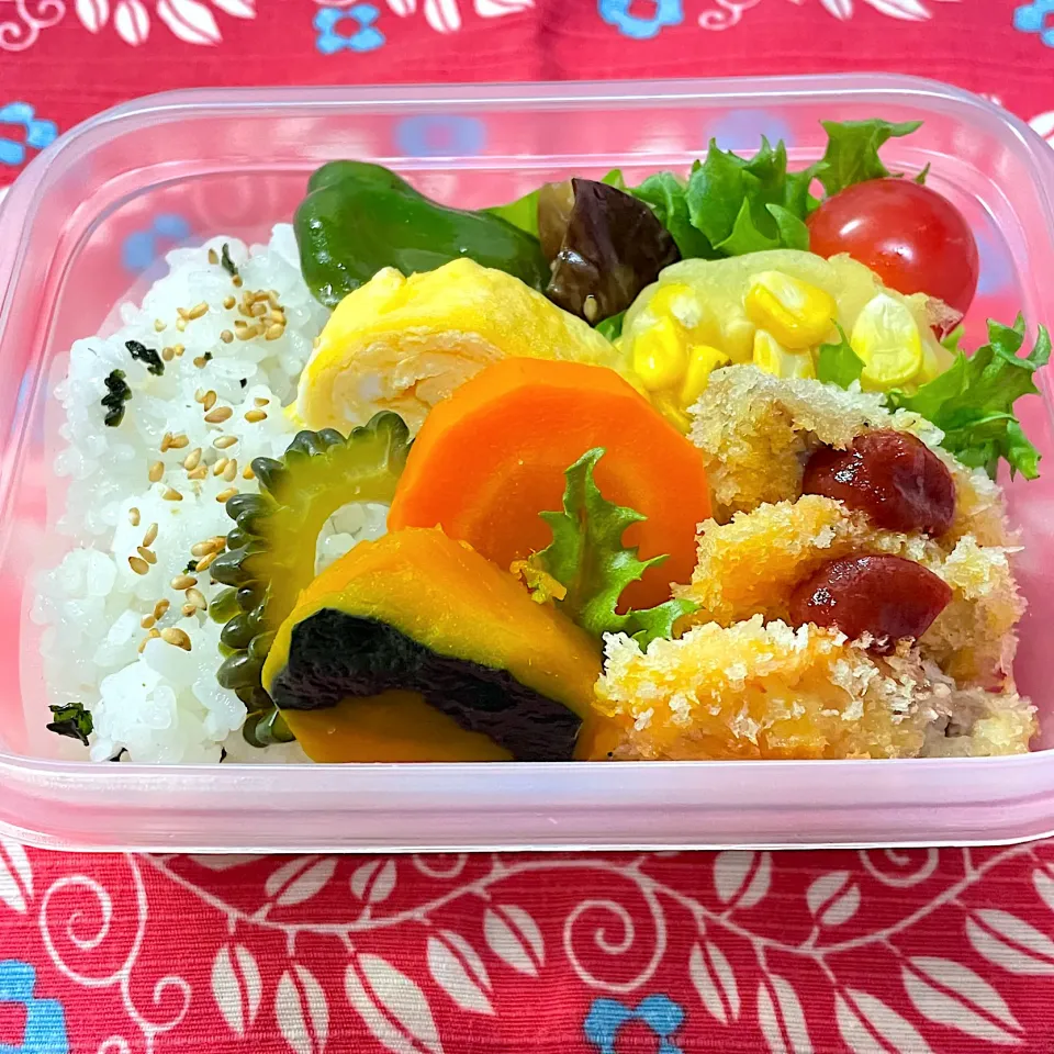 Snapdishの料理写真:サーモンフライ弁当(夫)☆7月22日|kaoriさん