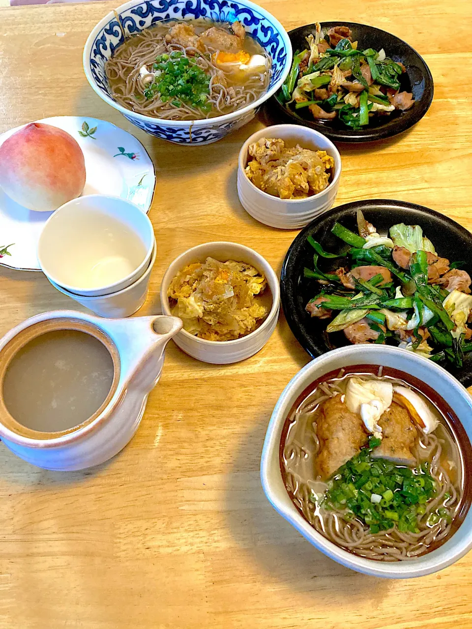 ゴボ天そば♡砂ずりと野菜の焼き肉のタレ炒め♡ミニカツ丼♡蕎麦湯♡桃🍑|さくたえさん