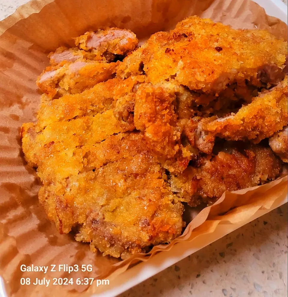 First time trying deep fried pork chop.|Cindy Hoさん