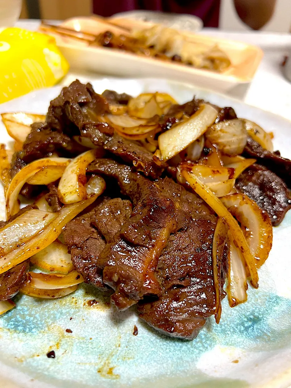 牛ハラミ焼き🙂土曜日は買ってきたお惣菜や簡単なごはんで済ませる！焼くだけだけど夫も子どもにも大人気🍖|たそりんさん