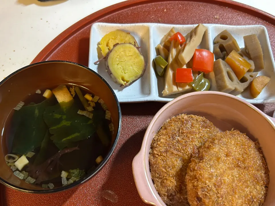 コロッケ　付け合わせにはレンコンの旨煮　さつまいものレモン煮　お麩の煮物|バジルママさん