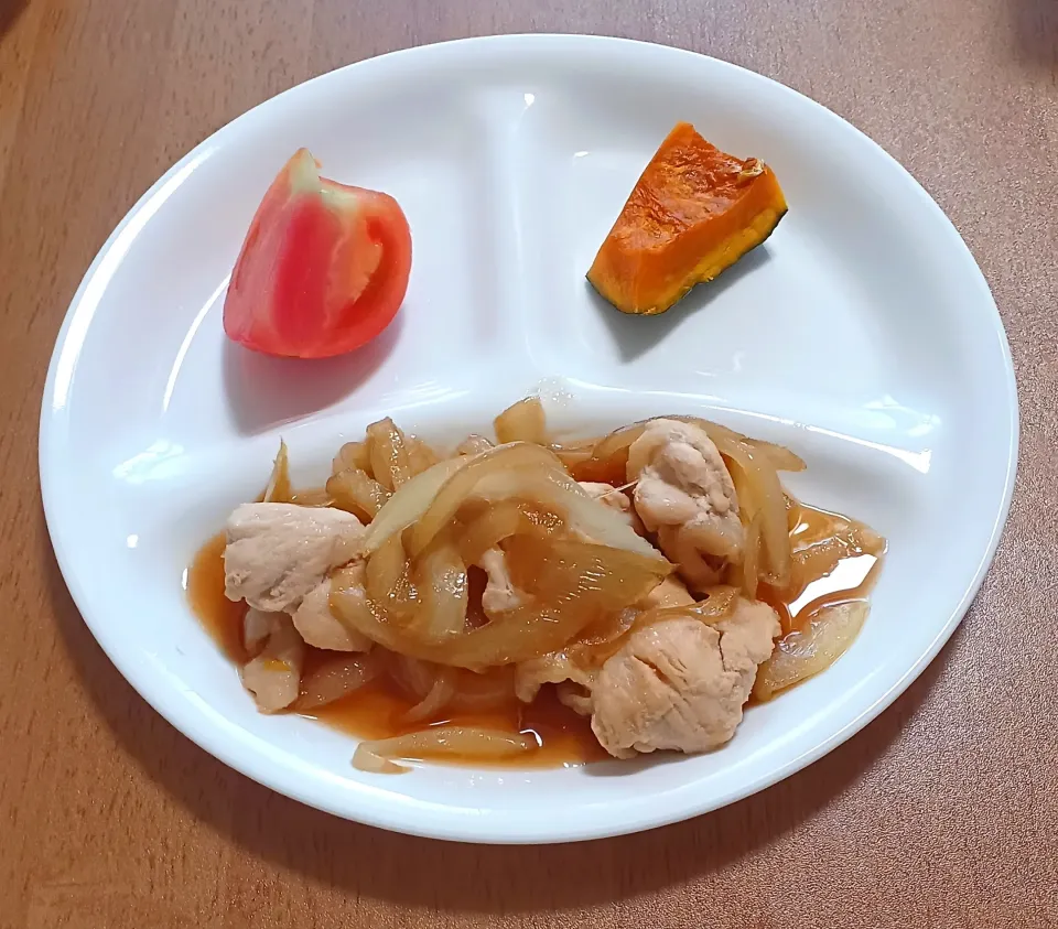 トマト
かぼちゃ
玉ねぎと鶏肩小肉の甘辛炒め
ご飯🍚|ナナさん