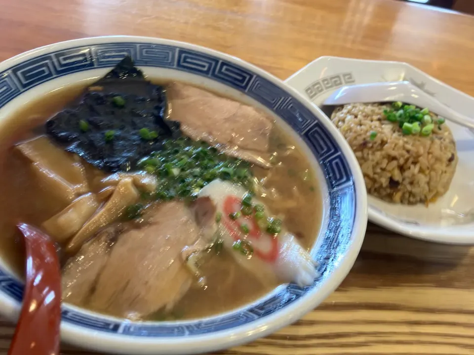 日本一のラーメン（by久保田利伸）　　　　ラーメン➕焼きメシ小|まさとさん