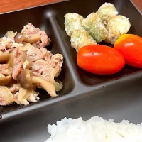 Snapdishの料理写真:豚肉玉ねぎしめじ炒め、オクラ唐揚げ|cocopicocoさん