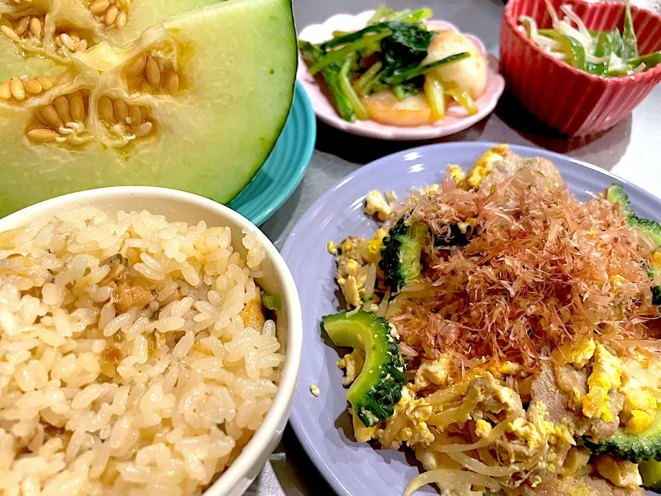 アサリの炊き込みご飯とゴーヤチャンプル、蕪の麺つゆ焼き、もやしピーマンのツナマヨ和え|Chisaさん