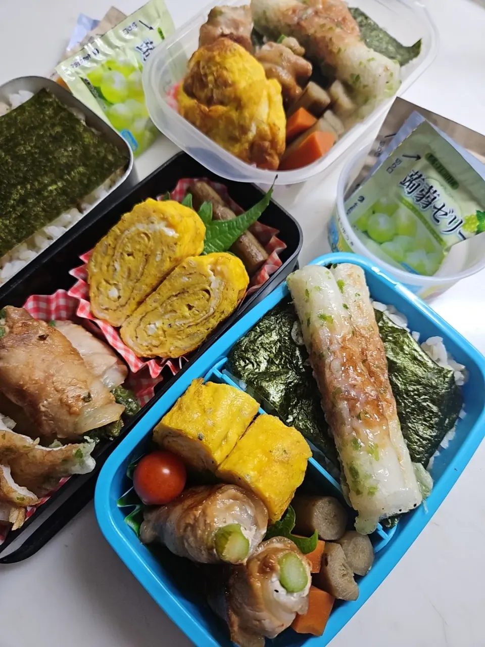 ☆家族弁当☆もち麦玄米入りオカカ海苔ごはん、竹輪磯揚げ、シラス卵焼き、牛蒡煮、アスパラ肉巻き、ミニトマト、蒟蒻ゼリー|ｼｮｺﾗさん