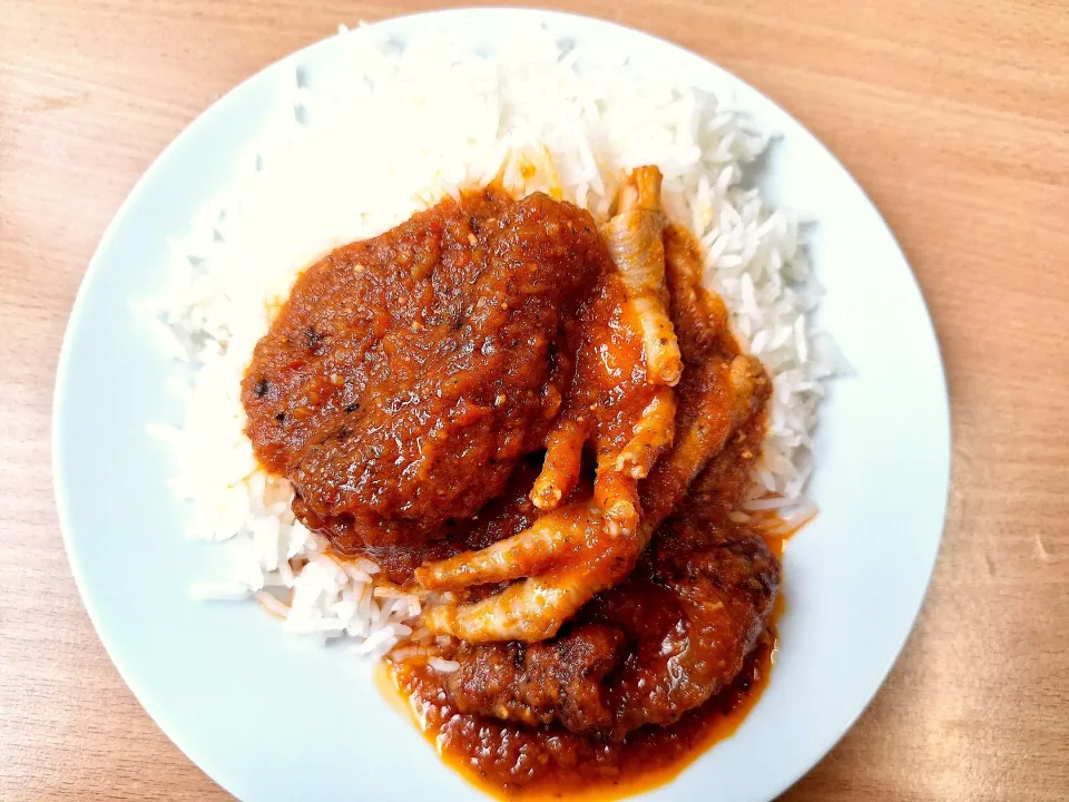 Rice and Tomatoes Sauce with Chicken feet and cow skin|chop brokepot Yummy bitesさん