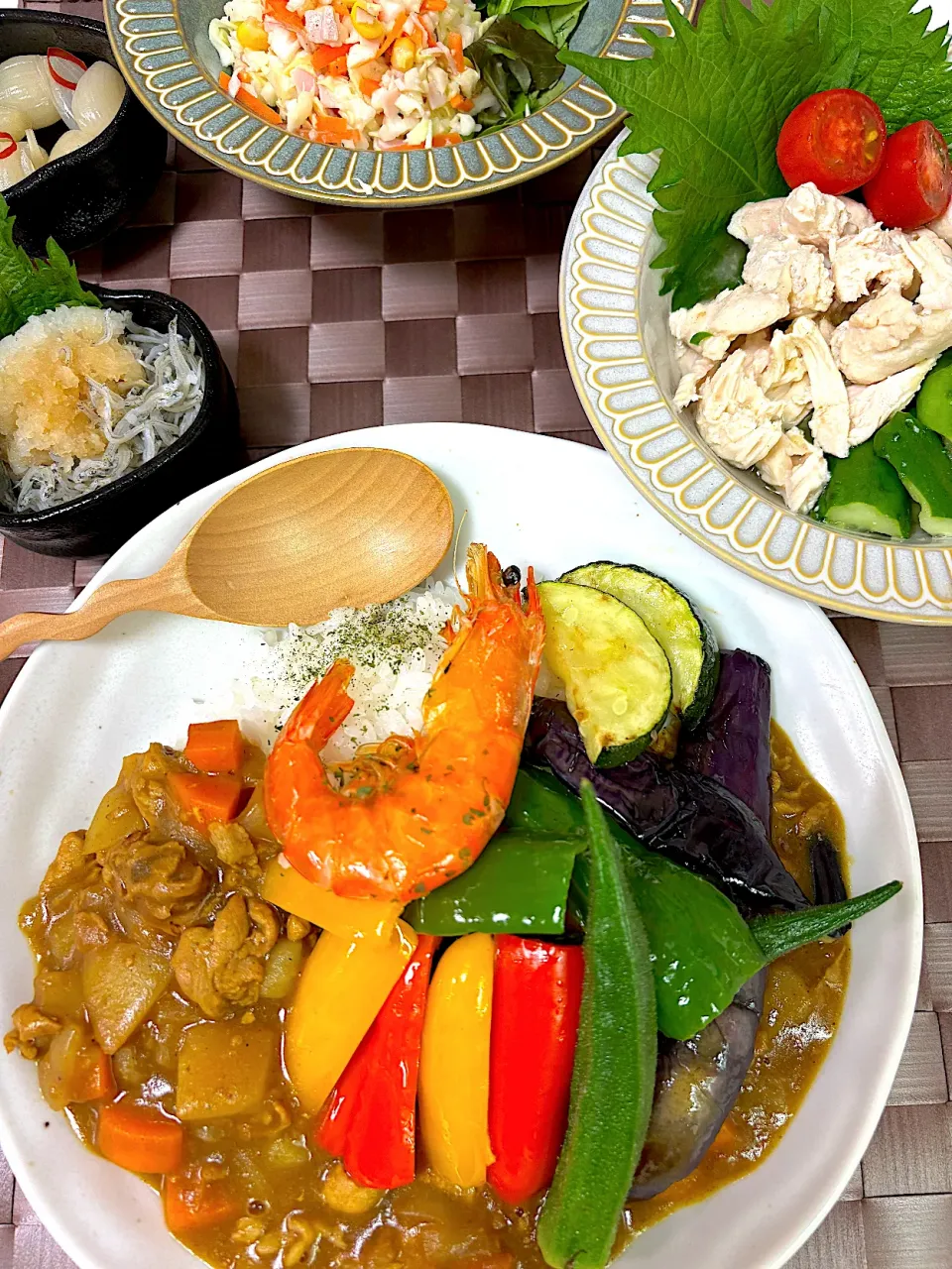 夏野菜カレー🍛､叩ききゅうりとササミ柚子胡椒和えなど|にゃっきさん