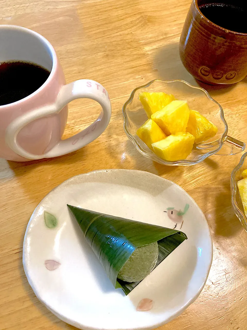 頂きものの麩饅頭、パイナップル、珈琲|さくたえさん