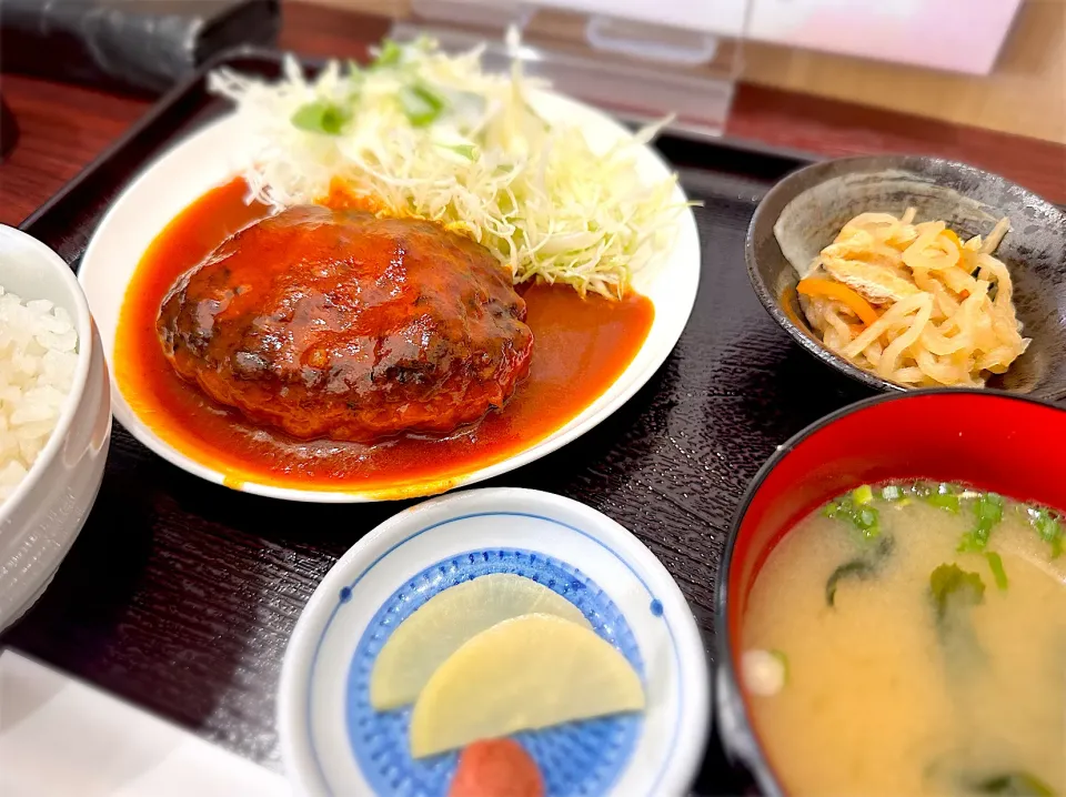 煮込みハンバーグ定食|古山さん