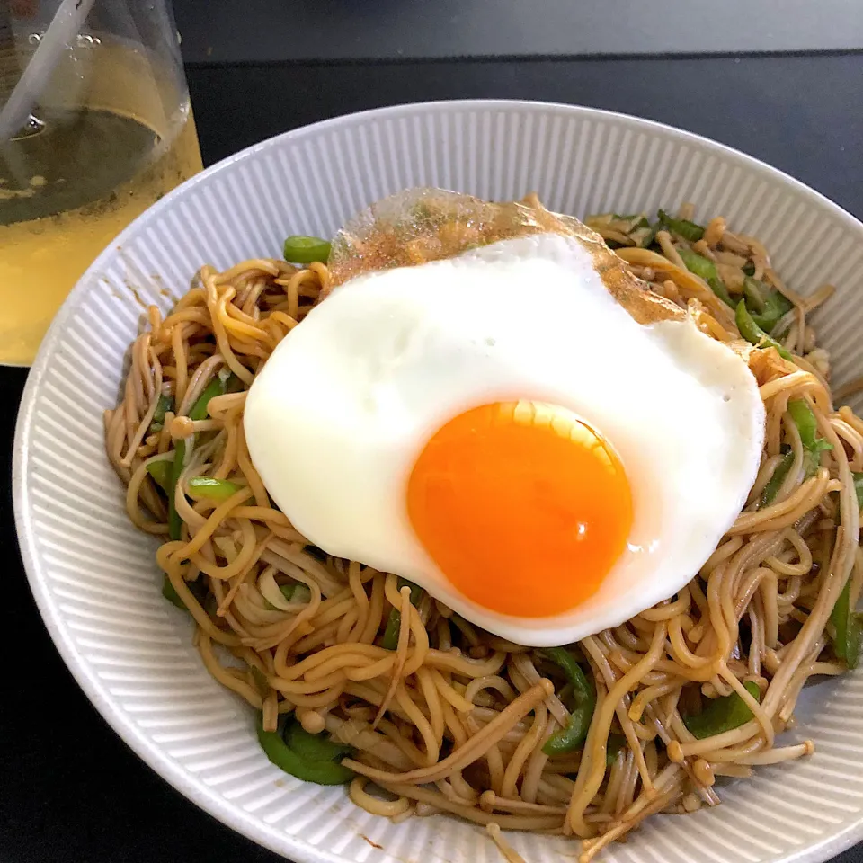 11:51 目玉焼きのせ焼きそば🍳|へれ子さん