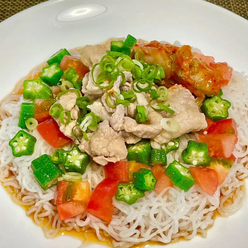 オクラとトマトの冷しゃぶそうめん風とうふ麺|伊トKenさん