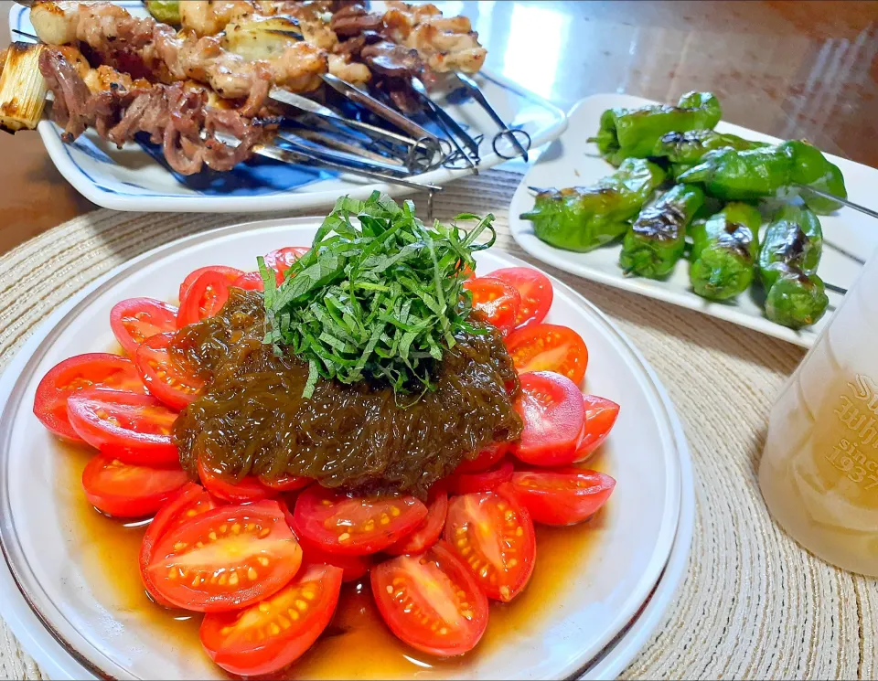 sakurakoさんの料理 　鎮江香酢のトマトとモズクのサラダ

焼き鳥　🐔（もも肉、肩小肉、鶏皮、せせり、ハツ、親鳥もも肉、砂肝、やげん軟骨、もも軟骨）|びせんさん