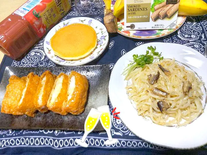 遅く夜ご飯。🌱
一度は食べたい燻製イワシスパ。
お稲荷さん。ホットケーキ。飾りのバナナ。トマトジュースで野菜補う塩分0。|りささん