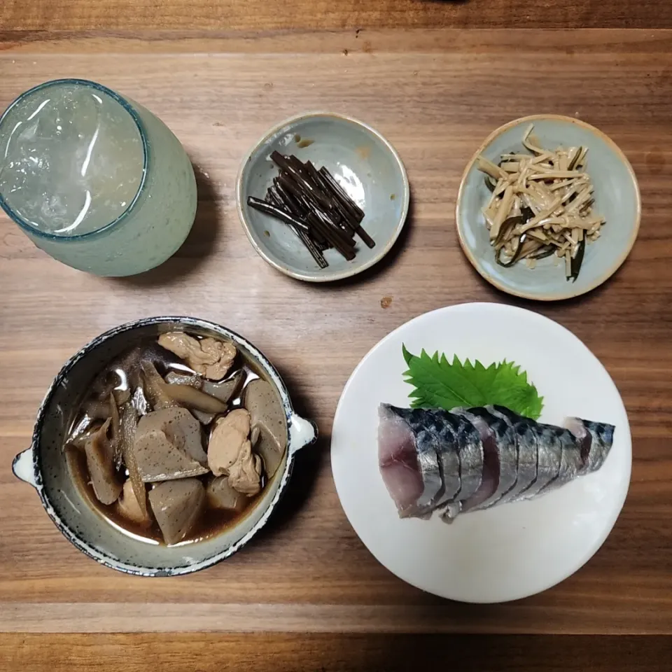 20240724
〆鯖
鶏とこんにゃくの煮物
なめ茸
茎山葵の醤油漬|noccoさん