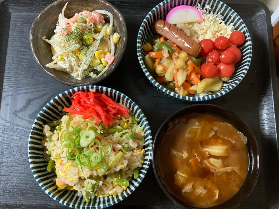 昨日の晩御飯（炒飯・野菜炒め・コールスロー・味噌汁）|まちゃさん