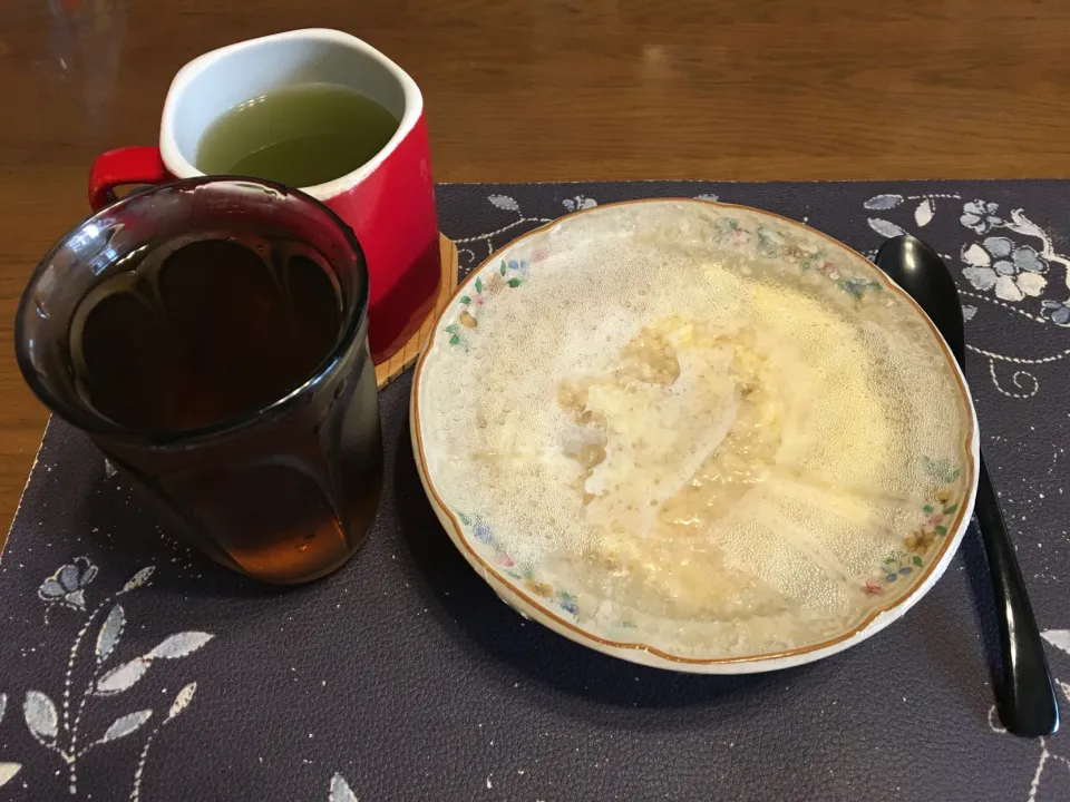 オートミール中華粥、納豆味噌汁、熱い日本茶、麦茶(朝ご飯)|enarinさん