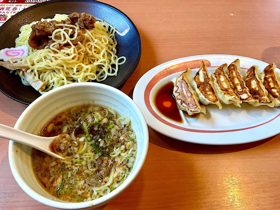 牛肉背脂つけ麺と餃子|Takeshi  Nagakiさん