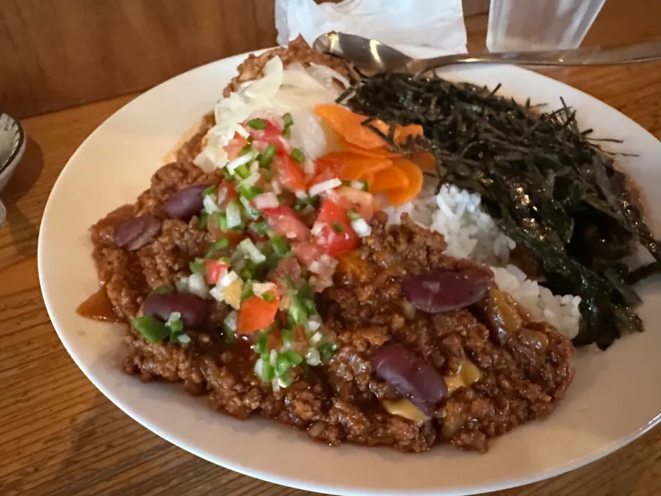 キーマクラシックとチリコンカン夏のあいがけ、味玉🥚ピクルスマシマシ🥒|buhizouさん