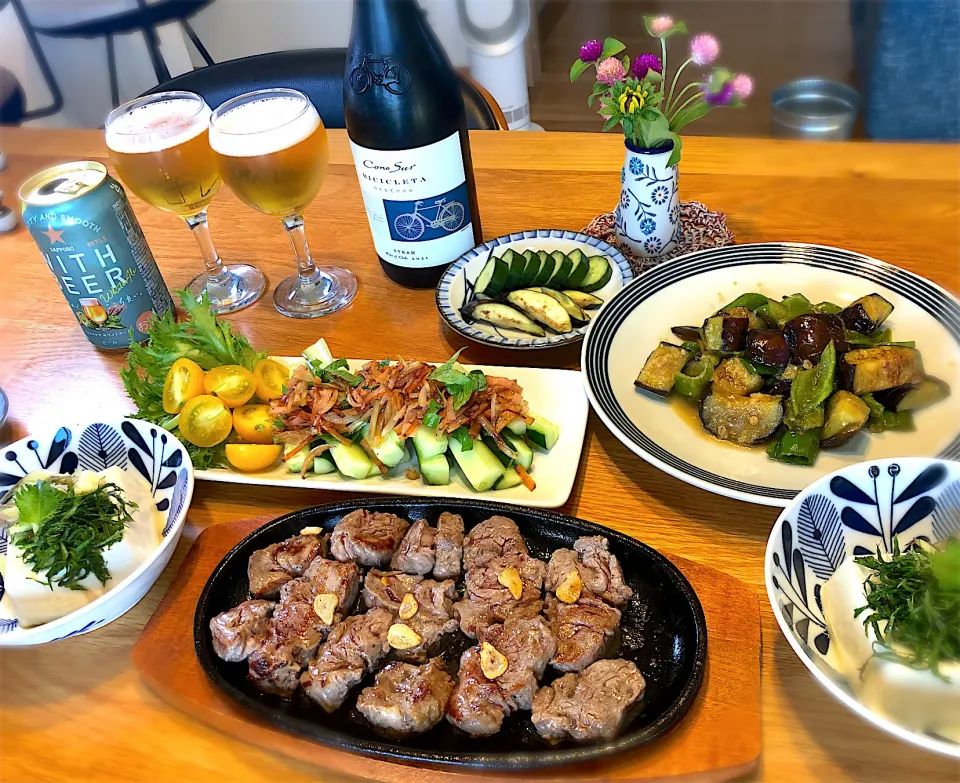 牛ヒレ肉ステーキ　茄子とピーマンのニンニク味噌炒め　胡瓜のハム炒りダレ　冷奴（大葉・茗荷）|じゅんさんさん