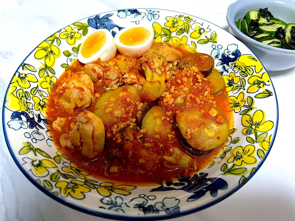 Snapdishの料理写真:【夜ご飯】チキンのトマト煮、胡瓜とわかめの和え物|S⭐︎さん