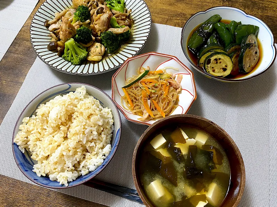 鶏肉とブロッコリーのバター醤油　ピーマンとズッキーニの焼き浸し　春雨サラダ　発芽玄米ご飯　味噌汁|♡misaki♡さん