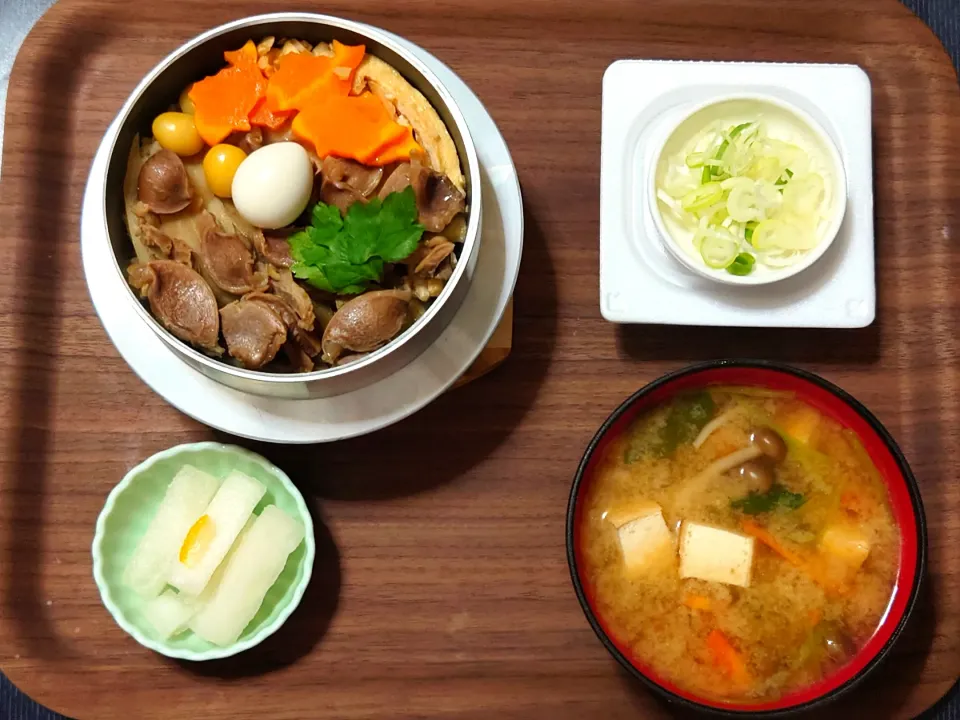 今日の朝ごはん（砂肝釜飯、納豆、ゆず大根、野菜ときのこのみそ汁）|Mars＠釜飯作り研究中さん