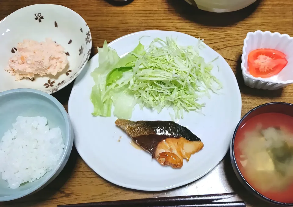 Snapdishの料理写真:ブリの蒲焼？定食|えぃみぃさん