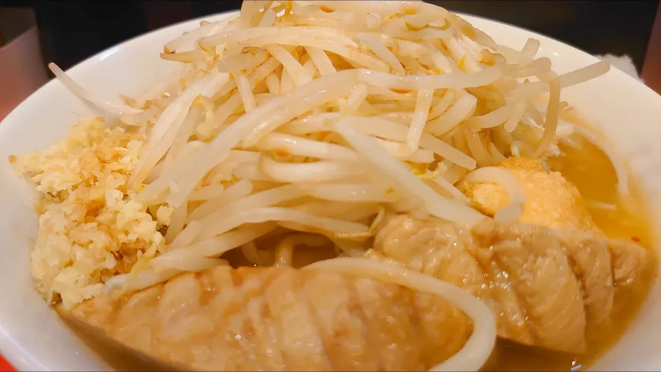 【TRY ラーメン大賞 2018年
汁なし部門1位】
用心棒 神保町店
ラーメン (900円、麺300g)
＋追加豚 (150円)
＋ニンニクマシ (無料)
＋ショウガマシマシ (無料)
@神保町3分
(九段下駅から徒歩7分)
24182 (195,777)|大脇さん