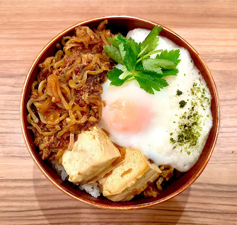 すき焼きとろろ肉豆腐丼|bebechanさん