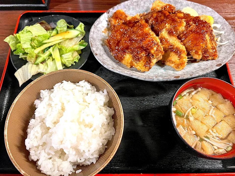 Snapdishの料理写真:名物ペラカツ定食|shibazakiさん