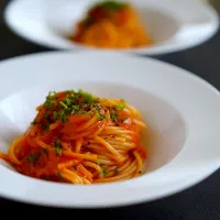 トマトソースパスタ