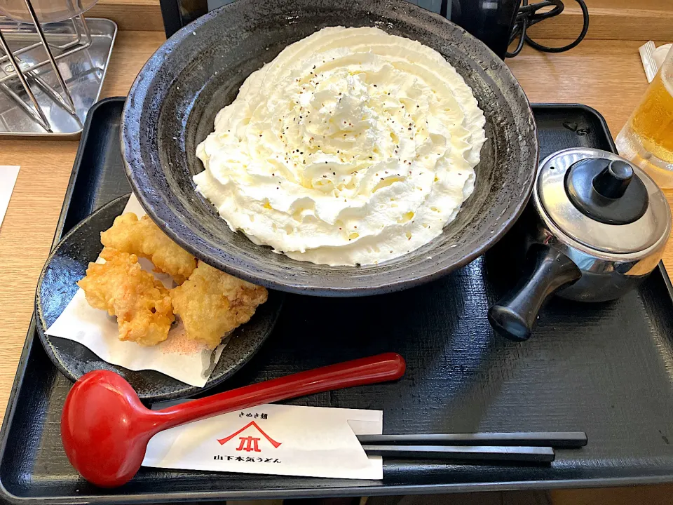 白い明太チーズクリームうどん+鶏天ハーフ|しのぶさん