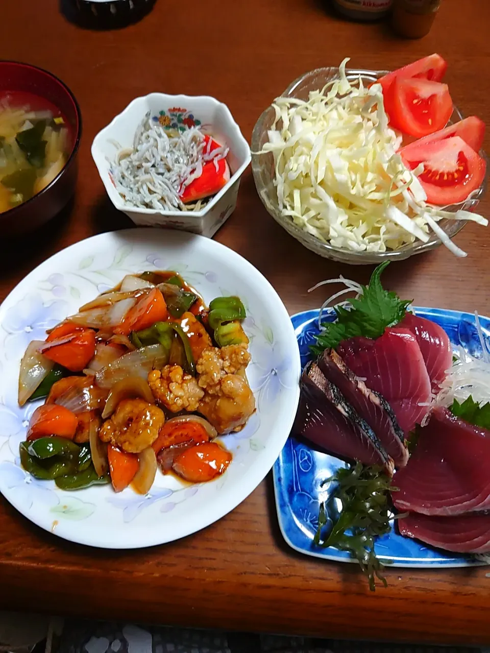 酢豚
カツオの刺身
もずく酢
サラダ|ぱやさん