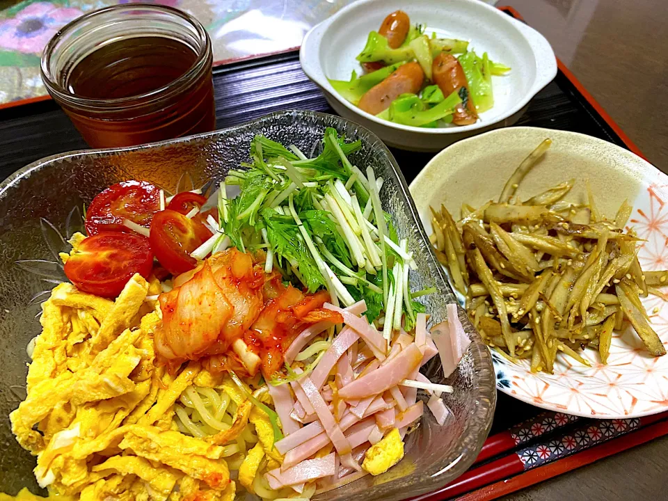 Snapdishの料理写真:551の冷麺で、野菜たっぷりキムチ冷麺🍜🧊|かおちゃんさん