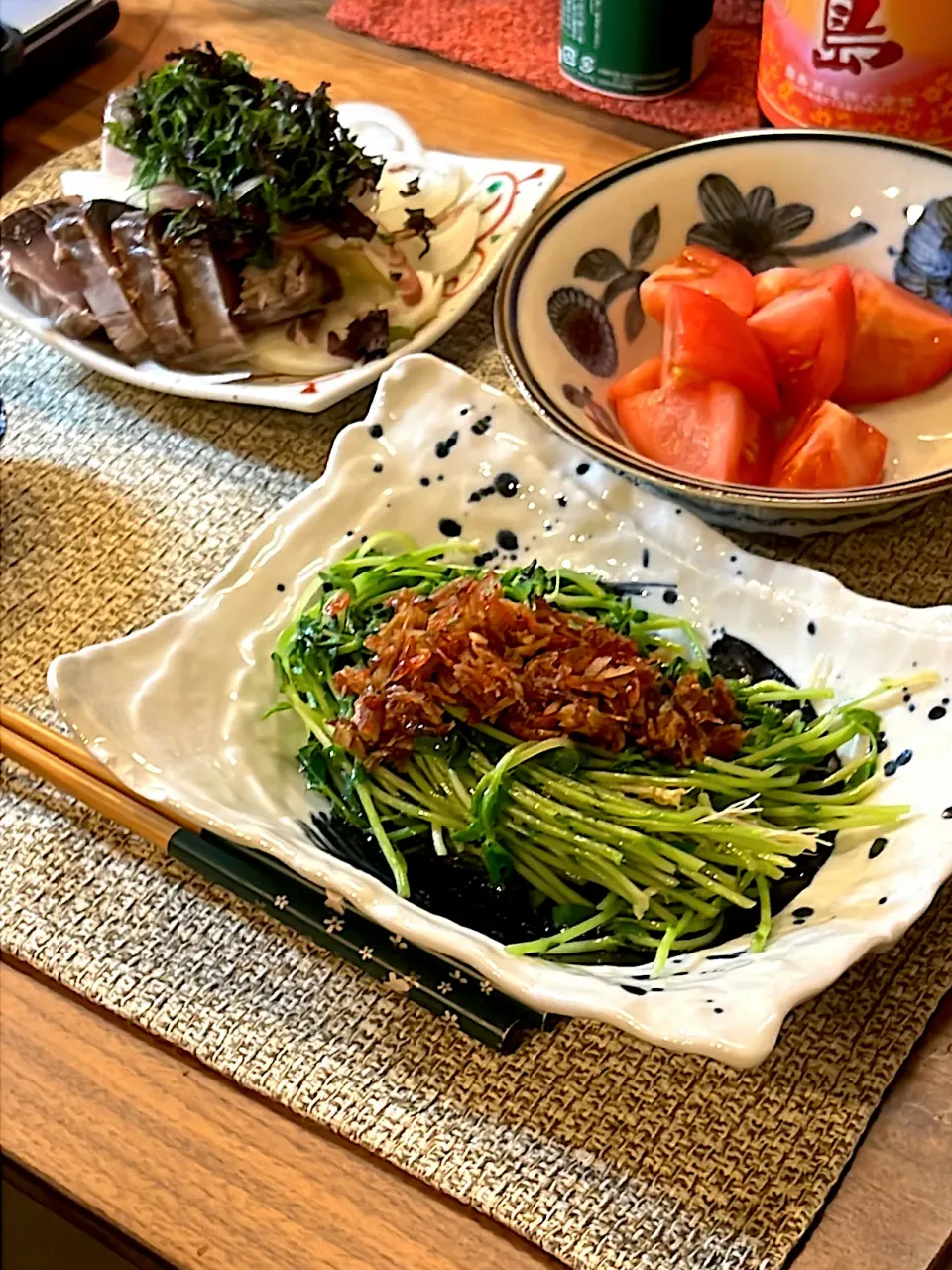 豆苗の湯引きと鰹のタタキ|くろさん