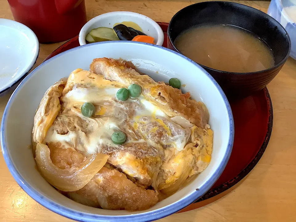 Snapdishの料理写真:やっぱ、お蕎麦屋んのカツ丼は美味い😋|アライさんさん