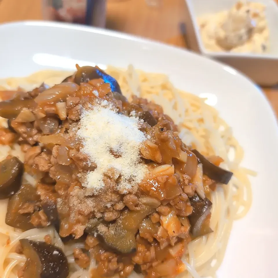 ダイズのお肉で茄子のミートパスタ♪／旦那さんのポテサラ|チョコさん