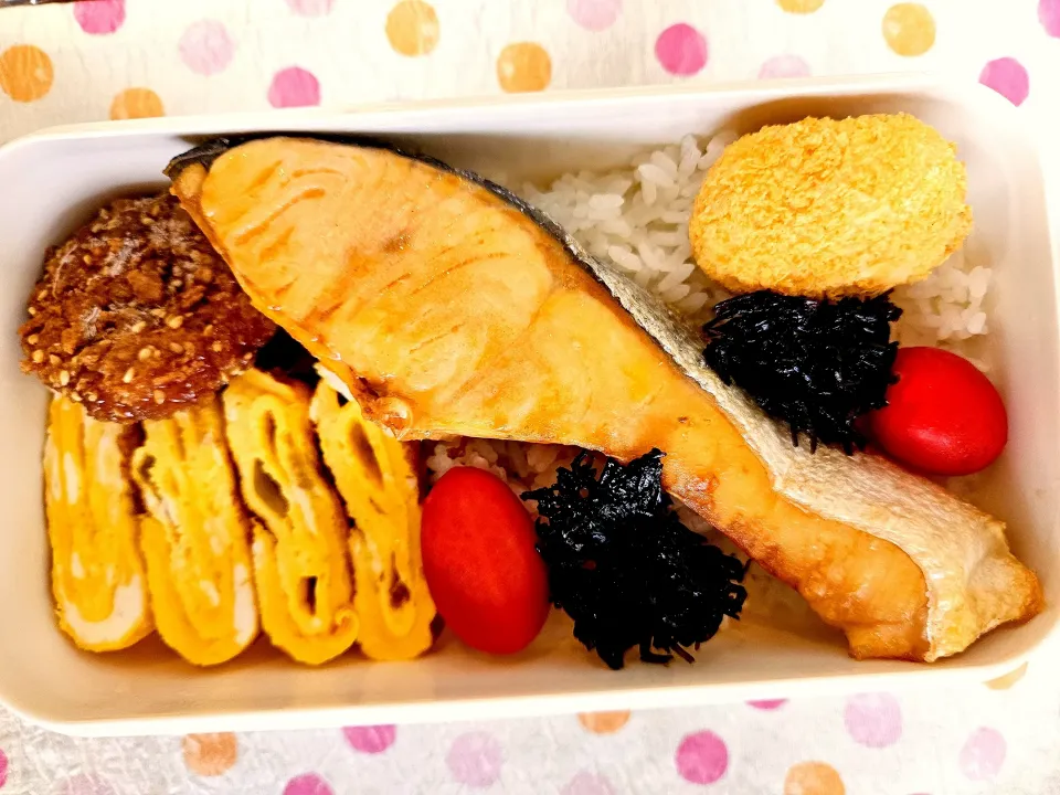 Snapdishの料理写真:焼き鮭❤️卵焼き❤️旦那さんお弁当❤️|かおるcitronさん