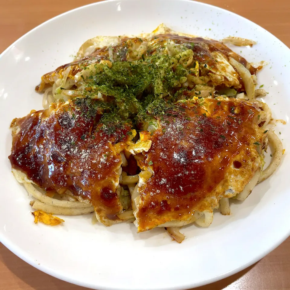 Snapdishの料理写真:お好み焼き うどんエビ入り【野菜、肉、卵】|T. Wonderさん