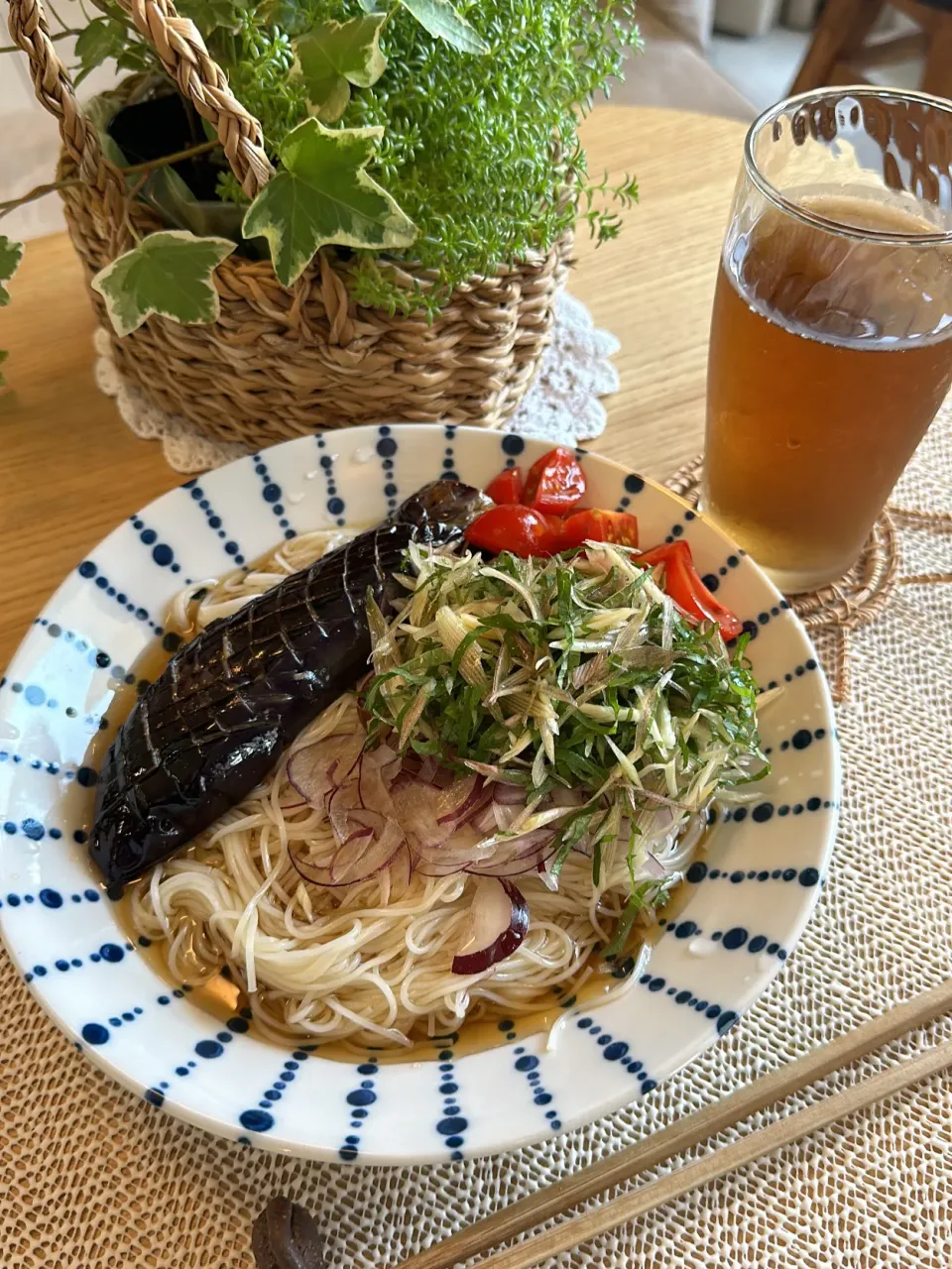 MOMO-chan☻さんの料理 紫玉ねぎ、大葉、ミニトマト🍅ぶっかけ素麺弁当〜🍆の、揚げ浸し〜のせ|MOMO-chan☻さん