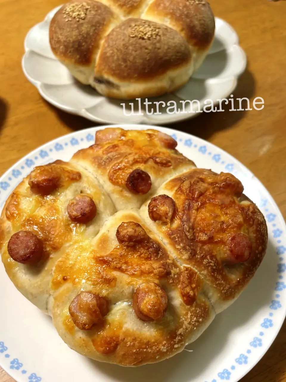 ＊ソーセージチーズと小豆のふかふかちぎりパン♪＊|ultramarineさん