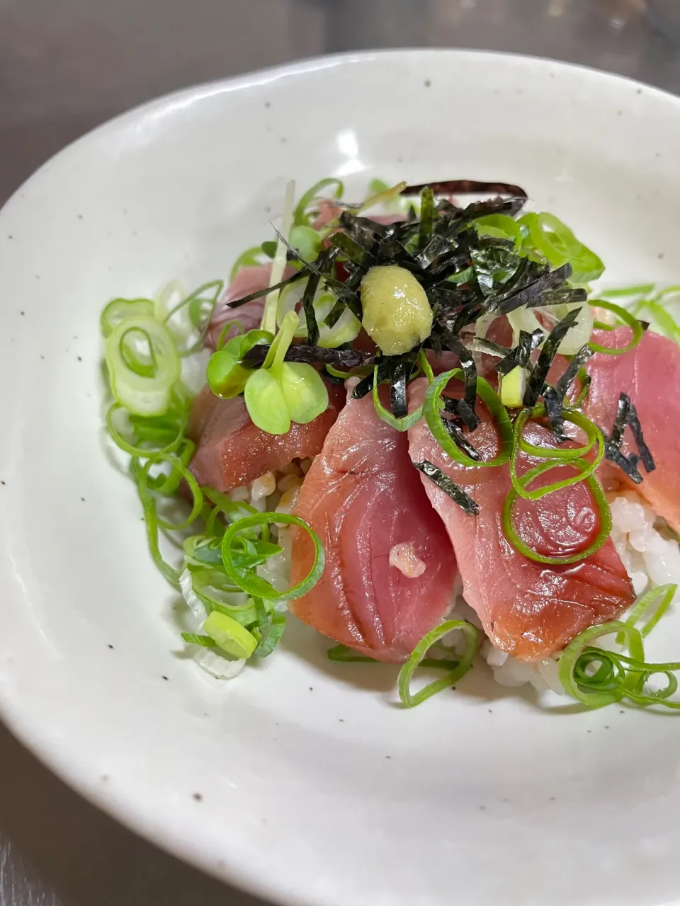 Snapdishの料理写真:やいとカツオ(スマカツオ)漬け丼🐟|🌿ぴぴさん