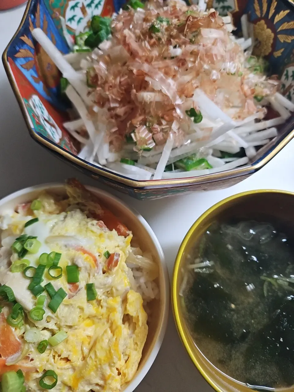 ☆夕飯☆食材使いきり週間。大根オクラサラダ、親子丼、若芽葱味噌汁|ｼｮｺﾗさん