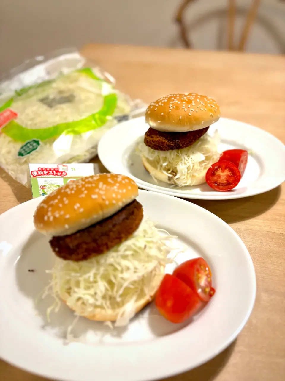 Snapdishの料理写真:キャベツいっぱいコロッケバーガー|すずさん