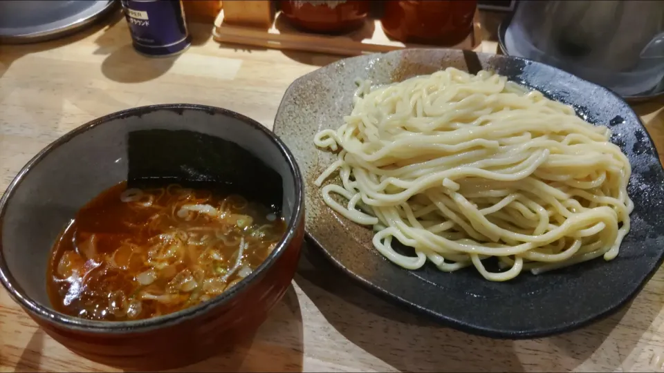 つけ麺屋やすべえ@渋谷

辛つけ麺大盛
¥920に値上りしてましたが相変わらず中盛、大盛無料|kamekameさん