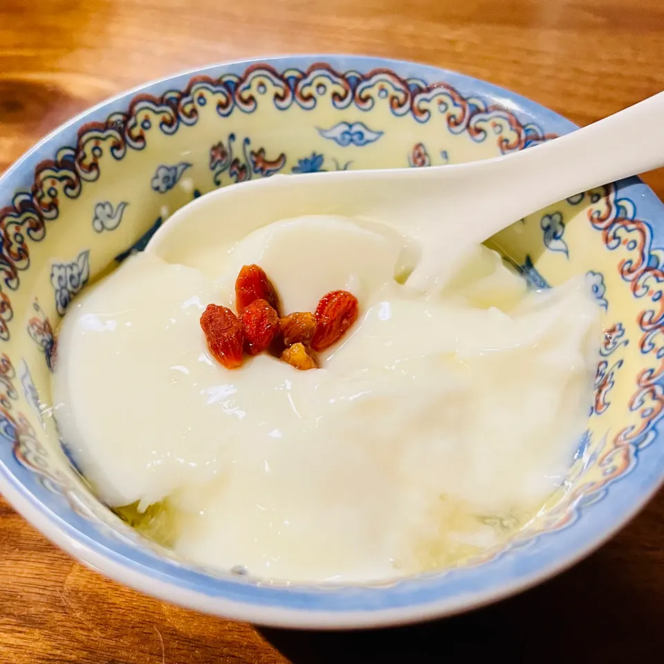 杏仁豆腐　枸杞の実🇨🇳Almond Jerry w/ Goji Berries（Wolf Berries）|アッコちゃん✨さん