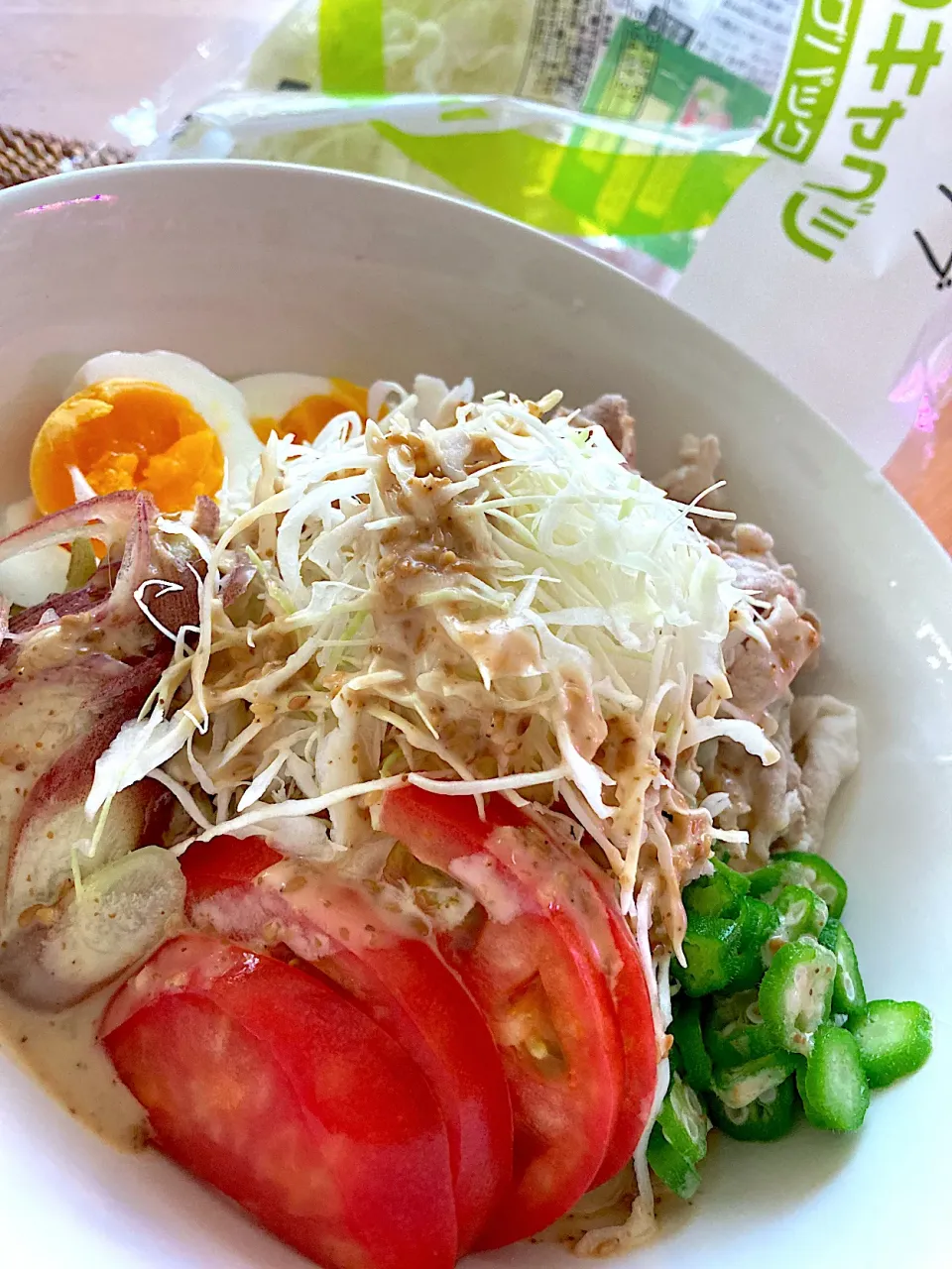 冷しゃぶサラダうどん😋🥗💕✨|アイさん