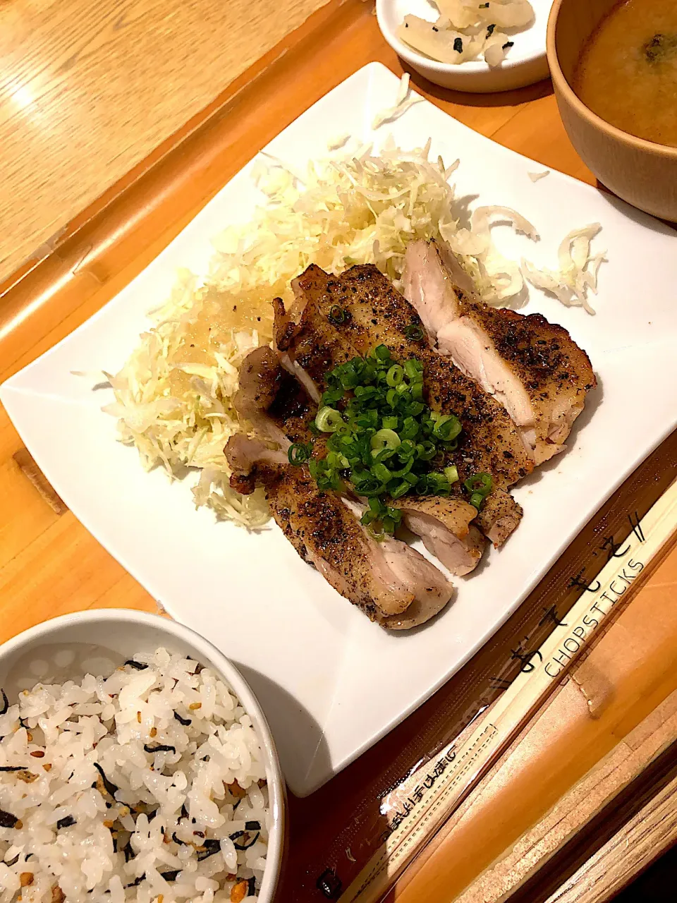 鶏の黒胡椒七味焼き定食|藤本 ひろきさん