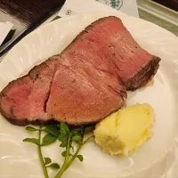 Snapdishの料理写真:ローストビーフ🥩✨|miiiiiさん